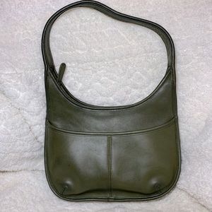 Rare 90's vintage Coach Ergo #9033 in olive
green. *Price is firm*
